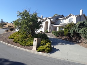 Building Photo - 10072 Roseview Dr