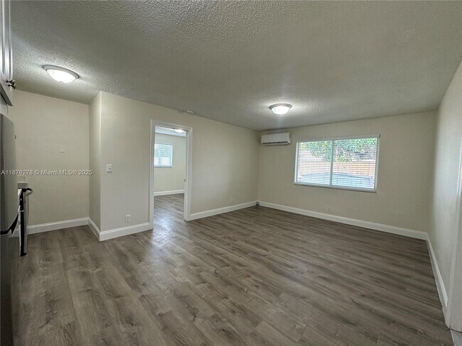 Foto del edificio - 5901 NE 18th Ave