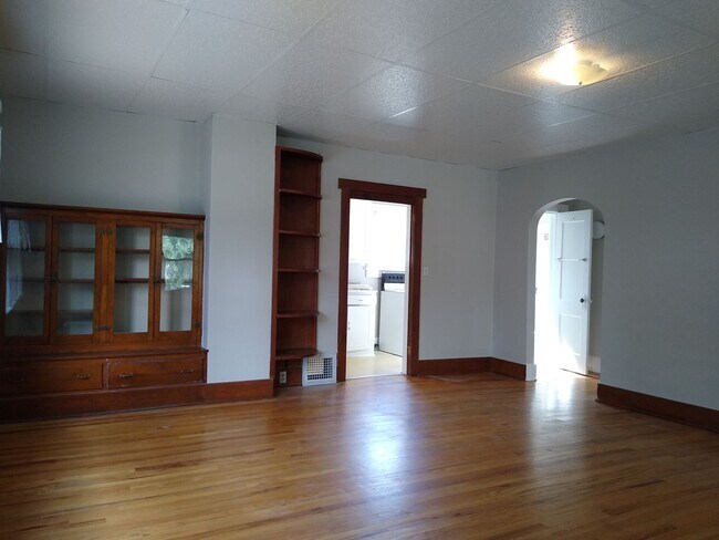 Foto del edificio - Charming 1920's Bungalow by DU Available Now