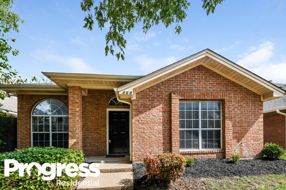 709 Greenridge Dr, Arlington, TX 76017 House for Rent in Arlington, TX