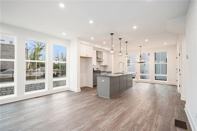 Foto del edificio - 1823 Gotham Ln NE