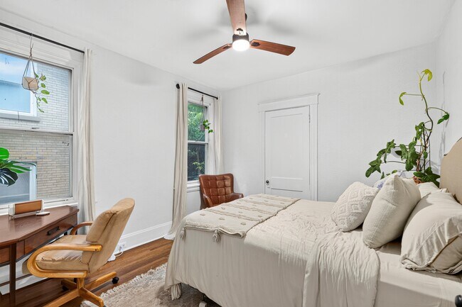 Foto del edificio - 1628 De Sales Ln