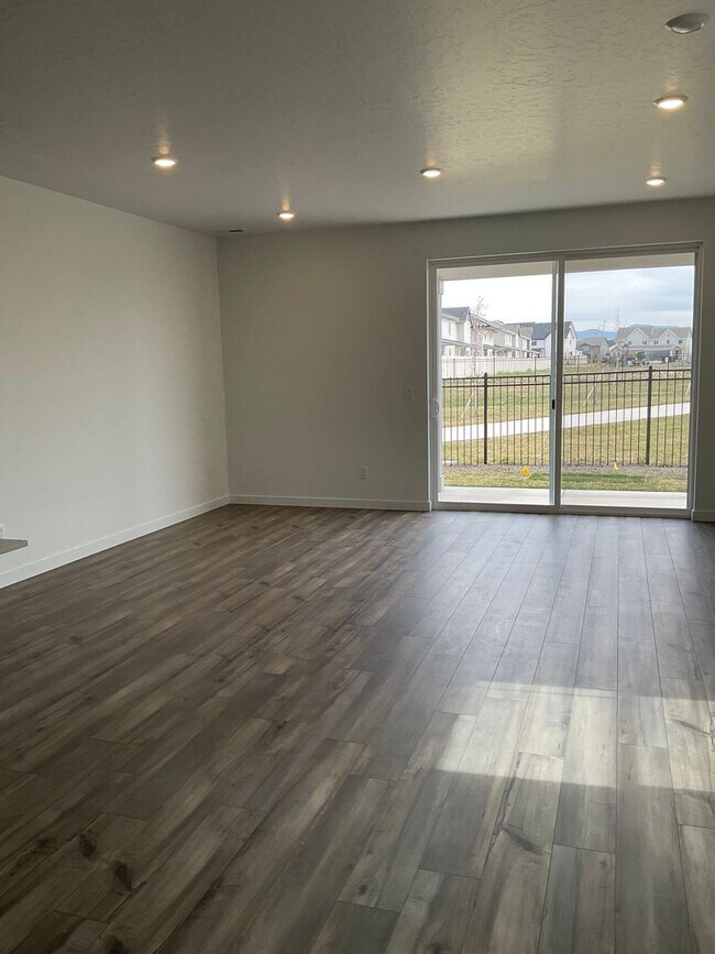 Foto del edificio - Beautiful New home in Eagle Ridge