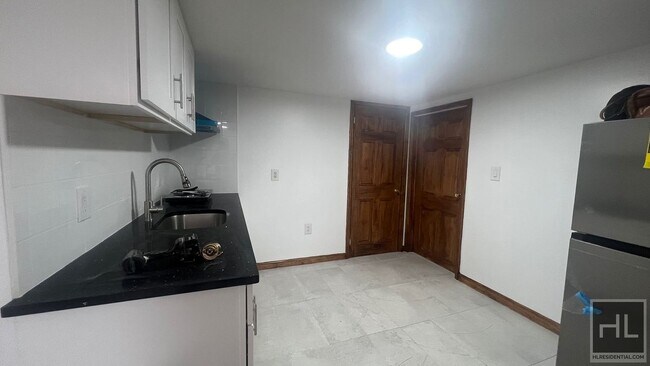 Building Photo - FRESHLY GUT RENOVATED 2 BEDROOM PLATTWOOD ...