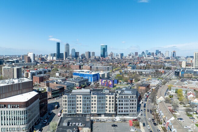 10 Taber Street se encuentra en el submercado Lower Roxbury de Boston. - 10 Taber St