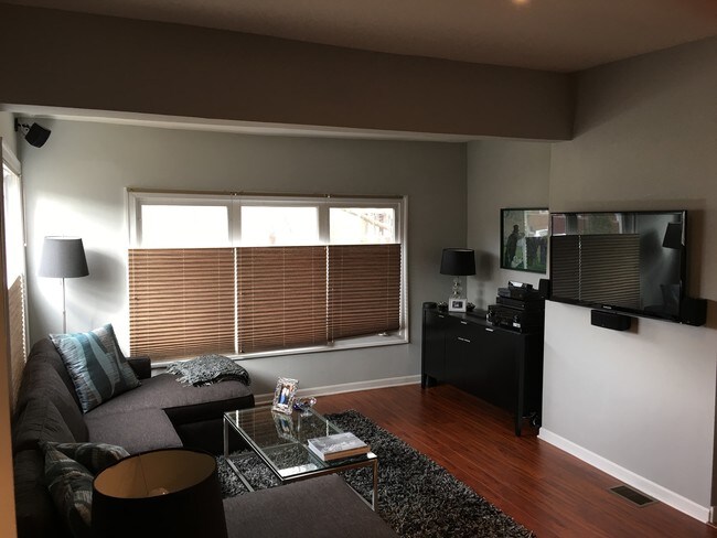 Foto del edificio - 3403 N Springfield Ave
