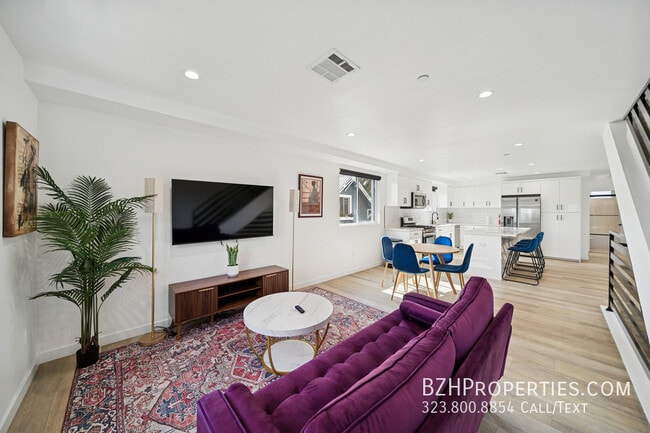 Building Photo - 837 N Harvard Blvd