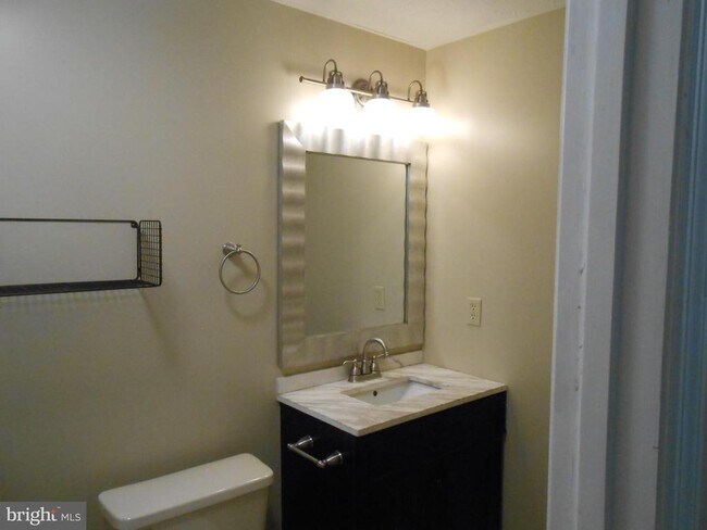 Foto del edificio - 131 Township Ct