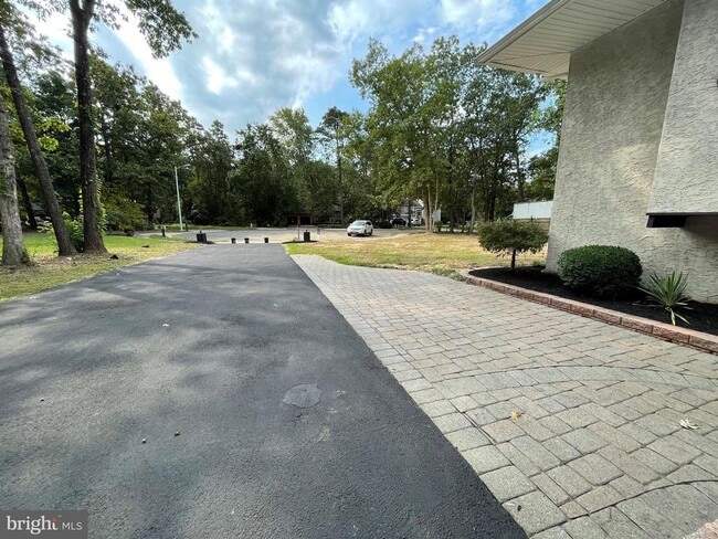 Foto del edificio - 802 Salem Ct