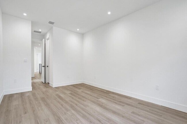 Foto del edificio - 604 SW 7th Ave