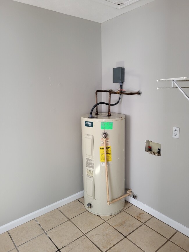 Building Photo - 176 Spring Cir Dr