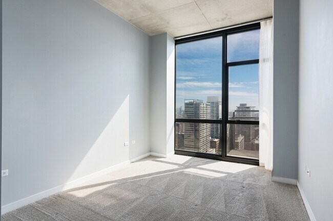 Building Photo - 235 W Van Buren St