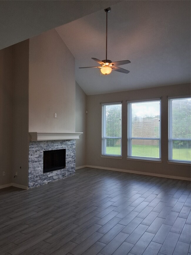 Building Photo - 10015 Dawn Brook Dr