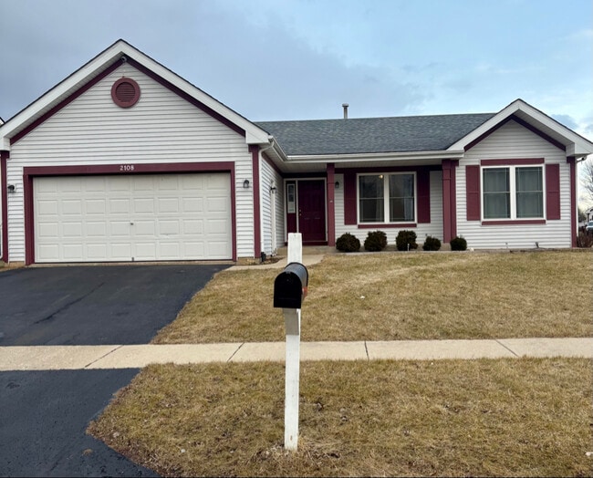 Building Photo - 2108 Oakbrook Dr