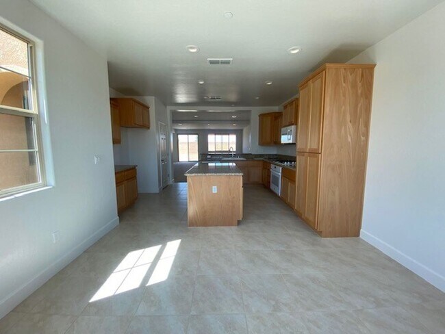 Building Photo - Woodside Home in NW Visalia coming soon!!