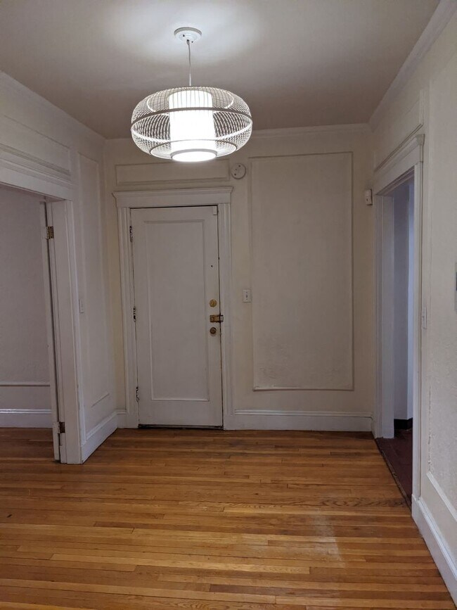 Building Photo - Brookline 2 bedroom for 9/1