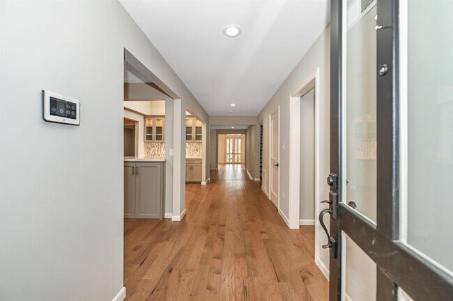 Building Photo - 10 Woodstone St