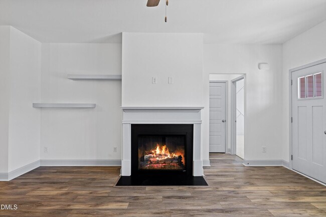 Foto del edificio - 73 Falls Riv ct