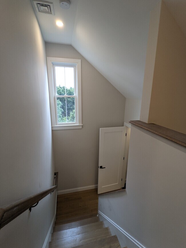 Building Photo - 46 Ridgemont St