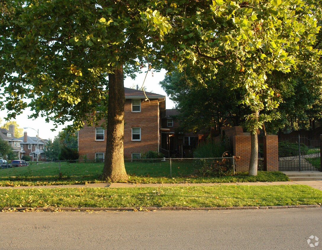 Building Photo - 1333 S 33rd St