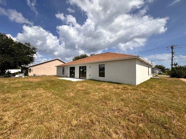 Building Photo - 1107 Diplomat Pkwy E