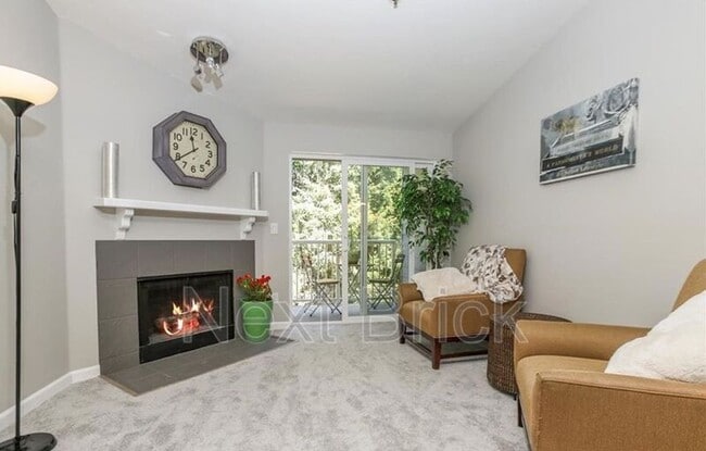 Photo - 975 Aberdeen Ave House