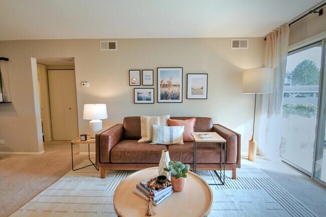 Foto del edificio - 4223 Windrift Dr