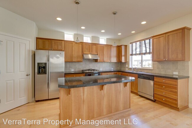 Building Photo - 3 br, 2.5 bath House - 19112 NE 64th Way