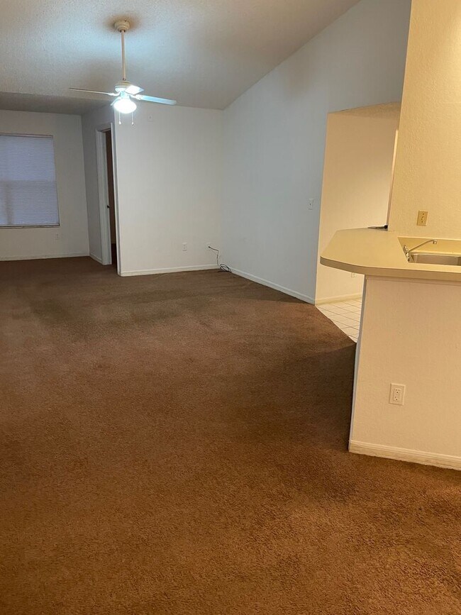 Building Photo - Venetian place two bedroom Condo