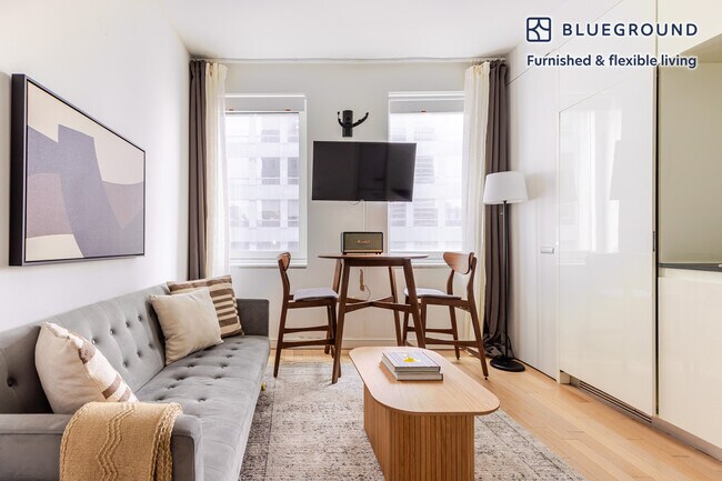 Foto del edificio - 70 W 45th St