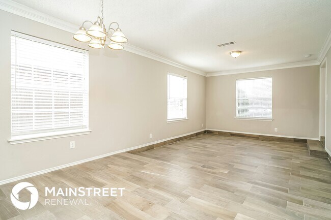 Building Photo - 6615 W Lynn Creek Dr