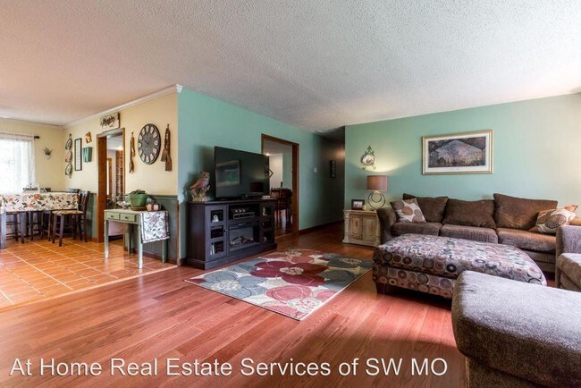 Building Photo - 3 br, 2 bath House - 4245 S Windermere Ave