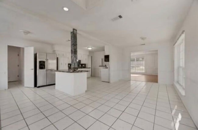 Foto del edificio - 611 Wilson Ct