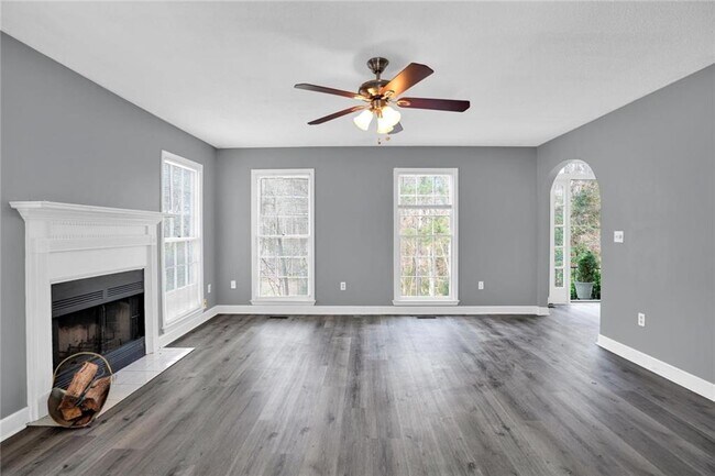 Foto del edificio - 3778 Rivaridge Dr