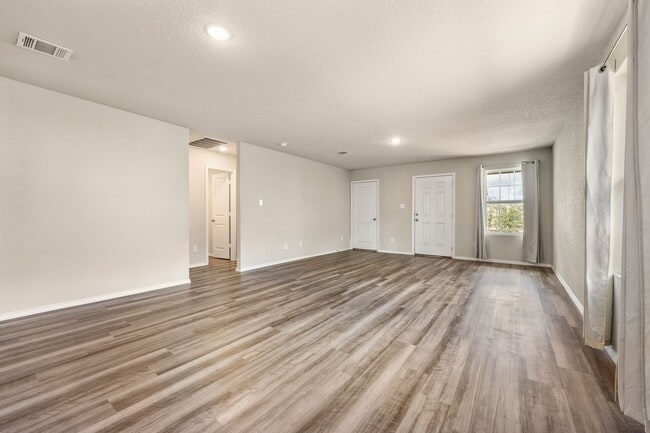 Building Photo - Move-In Special: $700 Off First Month | 3-Bedroom Home in Knox Ridge