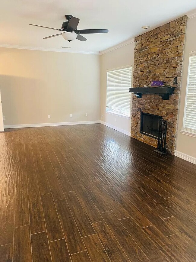 Building Photo - 17831 Valley Palms Dr