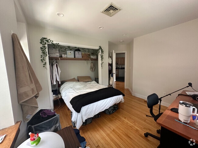 Building Photo - 100 Riverway