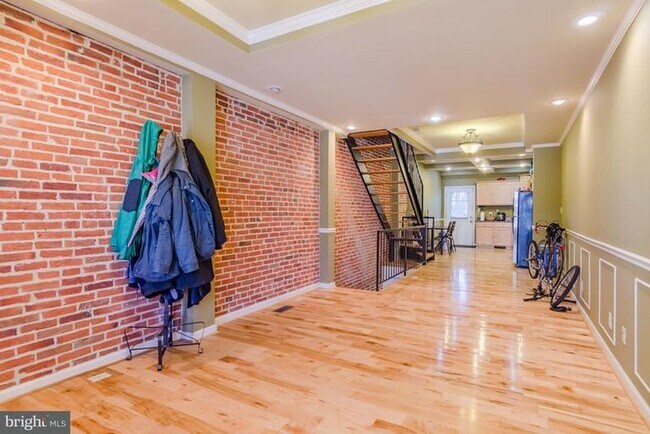 Foto del edificio - 915 Washington Blvd