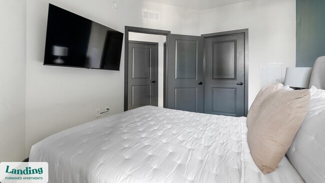 Building Photo - 944 Broadcast Pl