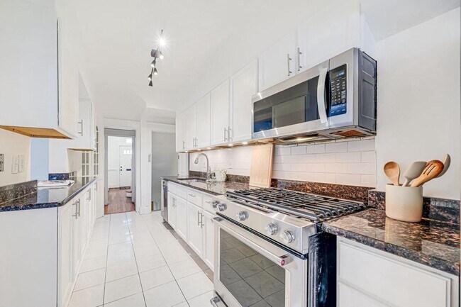 Foto del edificio - 4823 9th St NW