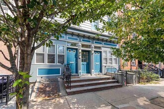 Building Photo - 466 Monmouth St