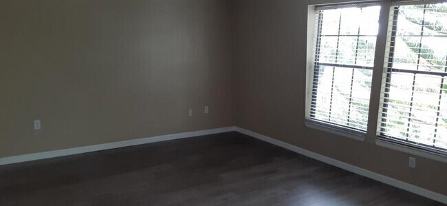 Building Photo - 6042 Village Circle