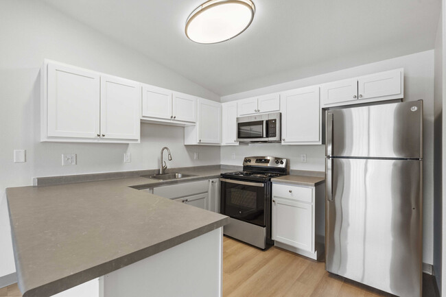 Foto del edificio - Whispering Pines Apartments