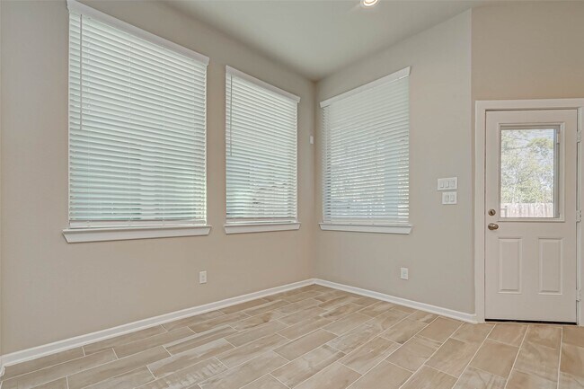 Foto del edificio - 316 N Spotted Fern Dr