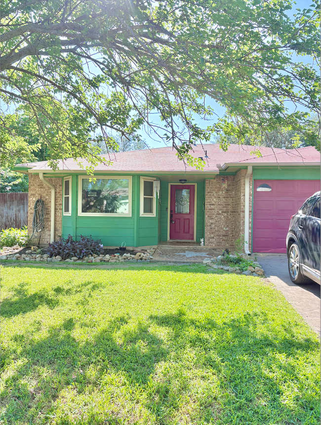 Building Photo - 2809 Transit Dr