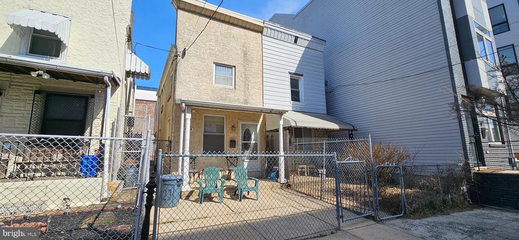 Primary Photo - 2123 E York St