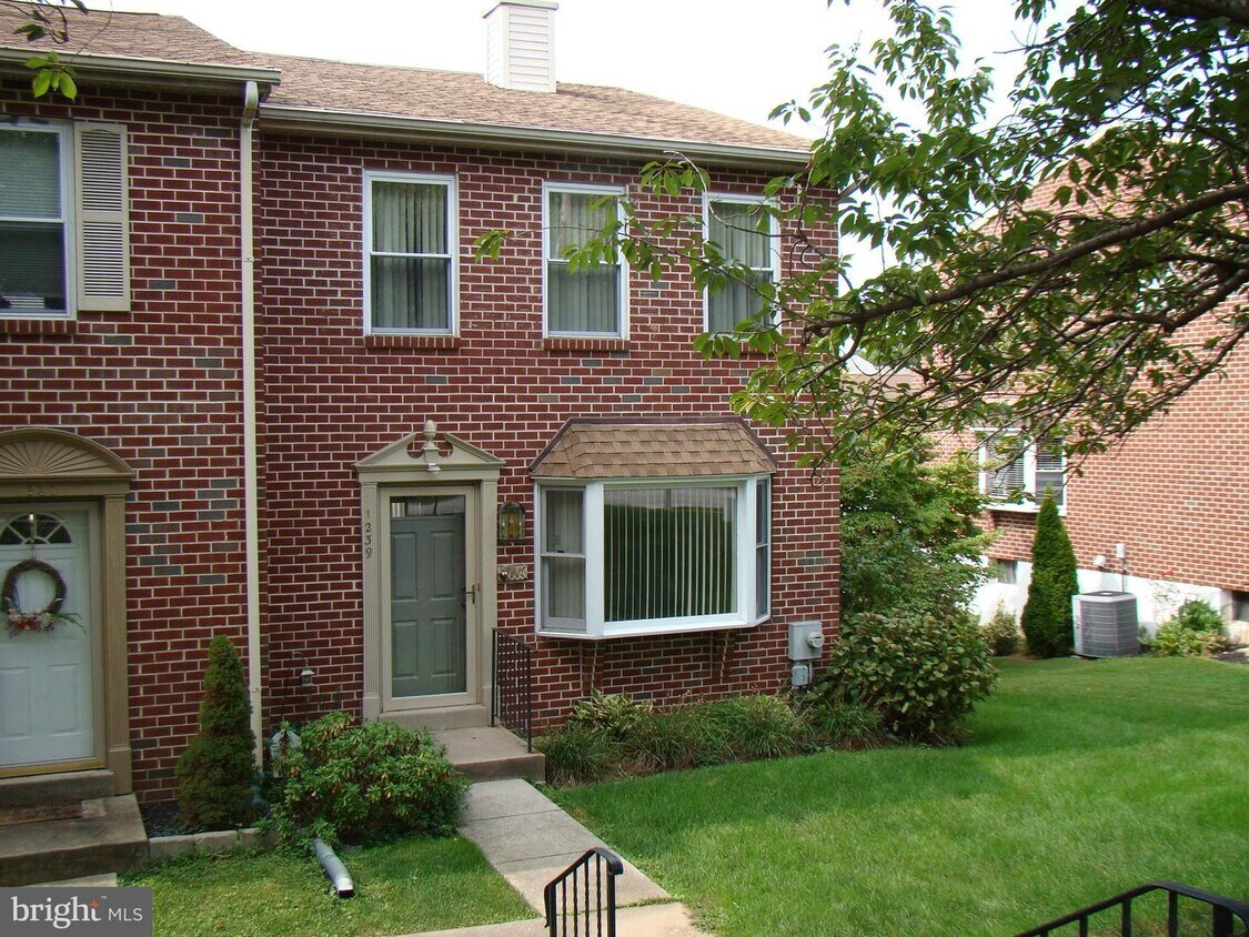 Primary Photo - 1239 Morstein Rd