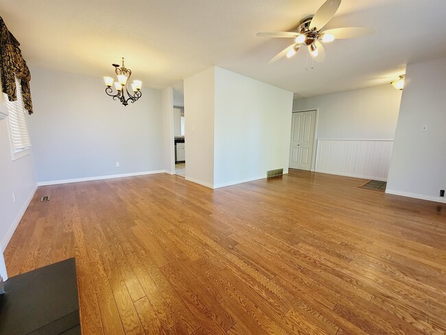 Photo du bâtiment - 12203-12149 149 Ave NW