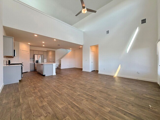 Foto del edificio - 2901 Louris Ln