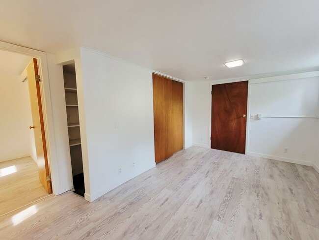 Building Photo - 294